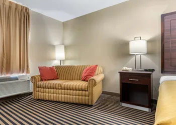 Econo Lodge Florence - Darlington hotel thumbnail 4