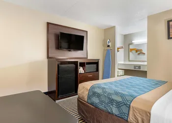 Econo Lodge Florence - Darlington hotel thumbnail 7