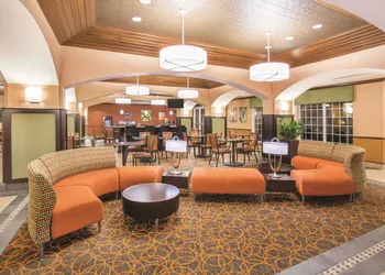 La Quinta Inn & Suites by Wyndham Bentonville hotel thumbnail 2