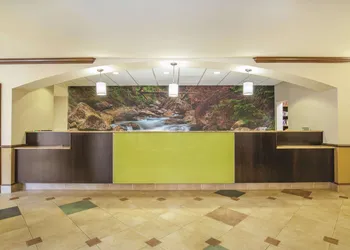 La Quinta Inn & Suites by Wyndham Bentonville hotel thumbnail 3