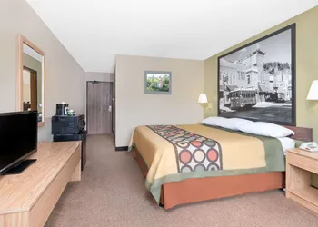 Super 8 by Wyndham Winner SD hotel thumbnail 7