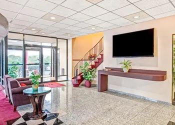 Ramada by Wyndham Rockaway hotel thumbnail 2