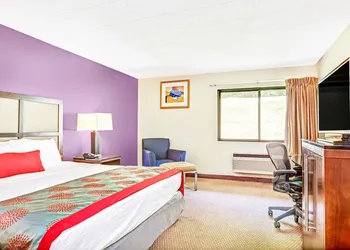 Ramada by Wyndham Rockaway hotel thumbnail 3