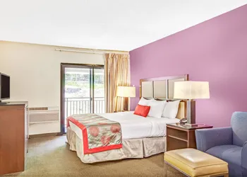 Ramada by Wyndham Rockaway hotel thumbnail 4