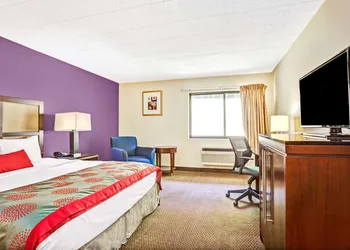 Ramada by Wyndham Rockaway hotel thumbnail 7