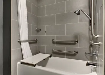 Holiday Inn Express Hotel & Suites Albany by IHG hotel thumbnail 4