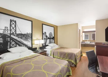 Super 8 by Wyndham Martinez hotel thumbnail 6