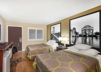 Super 8 by Wyndham Martinez hotel thumbnail 8