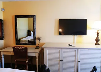 Emerald Shores Resort hotel thumbnail 6