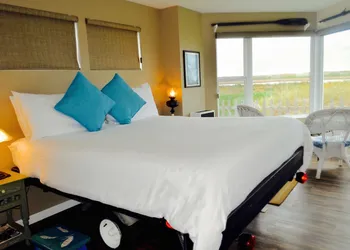 Captain's Inn at Moss Landing hotel thumbnail 6