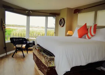 Captain's Inn at Moss Landing hotel thumbnail 7