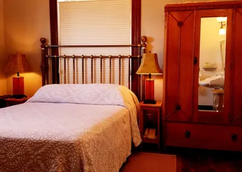 Captain's Inn at Moss Landing hotel thumbnail 8