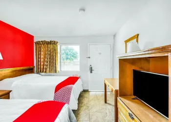 OYO Hotel Houston Southwest I-69 hotel thumbnail 8