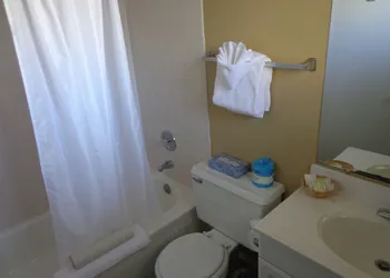 Ocean Shores Inn & Suites hotel thumbnail 7