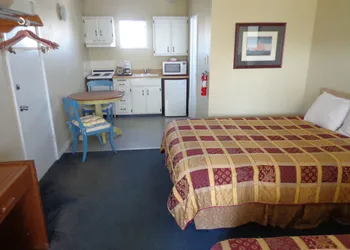 Ocean Shores Inn & Suites hotel thumbnail 8