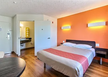 Motel 6 Gilroy, CA hotel thumbnail 8