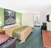 Super 8 by Wyndham Mobile hotel detail image 3
