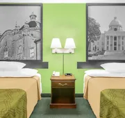 Super 8 by Wyndham Mobile hotel detail image 4