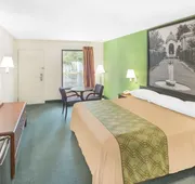 Super 8 by Wyndham Mobile hotel detail image 7