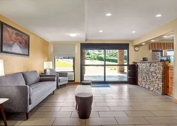 Howard Johnson by Wyndham Pigeon Forge hotel thumbnail 2