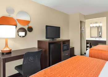 Howard Johnson by Wyndham Pigeon Forge hotel thumbnail 5