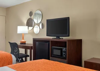 Howard Johnson by Wyndham Pigeon Forge hotel thumbnail 6