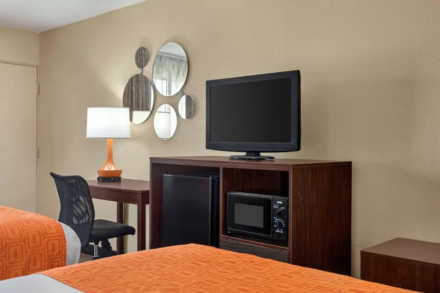Howard Johnson by Wyndham Pigeon Forge hotel detail image 6