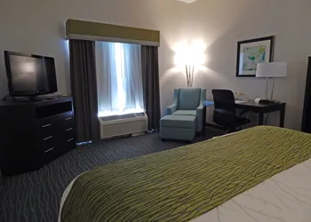 Ramada by Wyndham Burkburnett / Wichita Falls hotel thumbnail 5