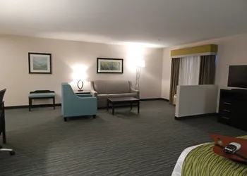 Ramada by Wyndham Burkburnett / Wichita Falls hotel thumbnail 6