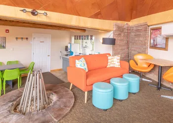 Coyote Mountain Lodge hotel thumbnail 2