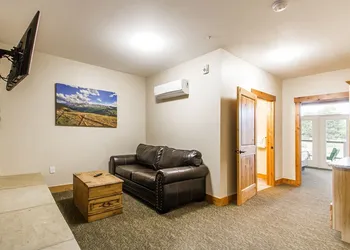 Coyote Mountain Lodge hotel thumbnail 6