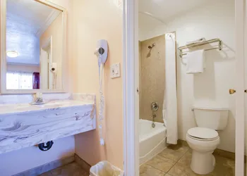 Abby's Anaheimer Inn hotel thumbnail 7