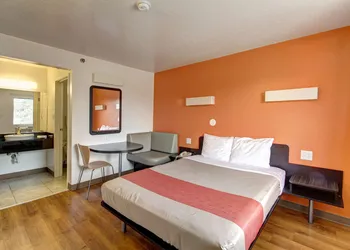 Motel 6 Amherst, OH - Cleveland West - Lorain hotel thumbnail 4