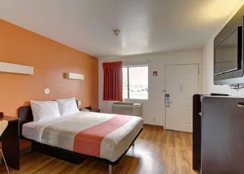 Motel 6 Amherst, OH - Cleveland West - Lorain hotel thumbnail 7