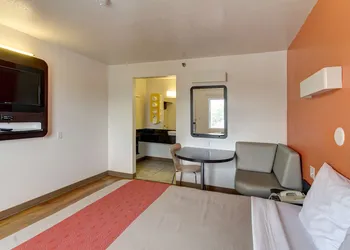 Motel 6 Amherst, OH - Cleveland West - Lorain hotel thumbnail 8