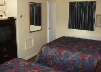 Standish Motel hotel thumbnail 7