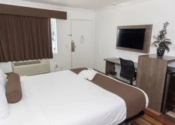 Value Inn Bellflower hotel thumbnail 6