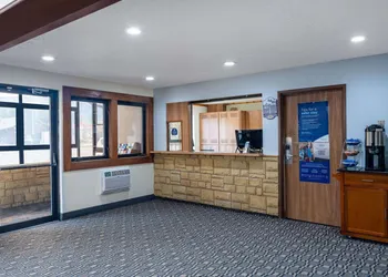 Super 8 by Wyndham Livingston Yellowstone hotel thumbnail 2