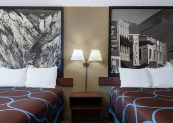 Super 8 by Wyndham Livingston Yellowstone hotel thumbnail 7