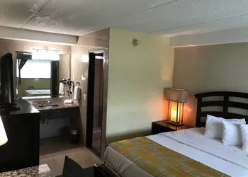 Marvin's Garden Inn hotel thumbnail 8