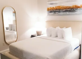 Carriage House Hotel hotel thumbnail 4