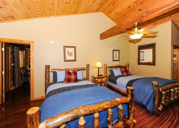 Dancing Bear Lodge hotel thumbnail 3