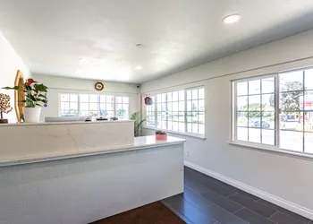 Coastal Breeze Inn hotel thumbnail 2