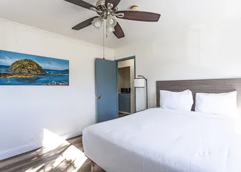 Coastal Breeze Inn hotel thumbnail 5