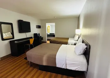 Super 7 Inn Tupelo hotel thumbnail 6