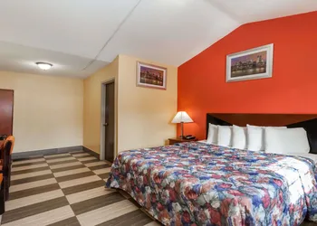 Travelodge by Wyndham Jersey City hotel thumbnail 3