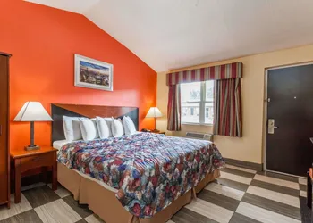 Travelodge by Wyndham Jersey City hotel thumbnail 8