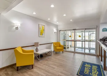 MainStay Suites Port Arthur - Beaumont South hotel thumbnail 2