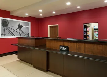 Hampton Inn & Suites National Harbor - Alexandria Area hotel thumbnail 2