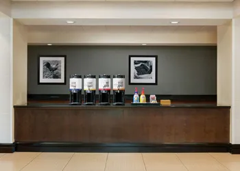 Hampton Inn & Suites National Harbor - Alexandria Area hotel thumbnail 4